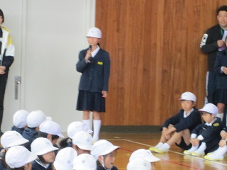 1年生歓迎会 4月15日 月 1年生が入学してからあっという間に1週間が過ぎました 今日は かわいい 1年生の歓迎会を児童会主催で行いました 全校児童で 船長さんの命令です ゲームをしました 校長先生が始業式で言われた はなしをきく という